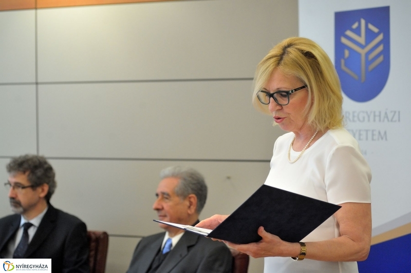 Jubileumi könyvbemutató az egyetemen - fotó Szarka Lajos