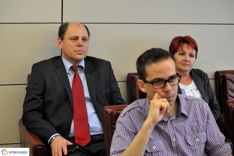 Jubileumi könyvbemutató az egyetemen - fotó Szarka Lajos