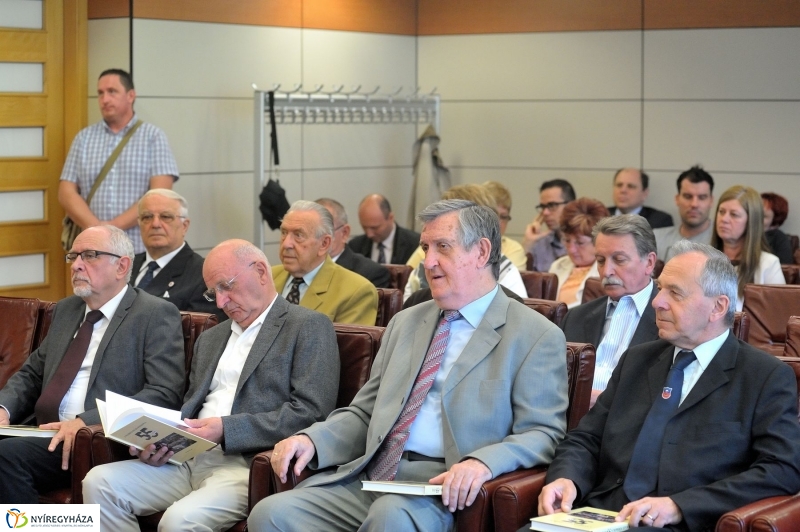 Jubileumi könyvbemutató az egyetemen - fotó Szarka Lajos