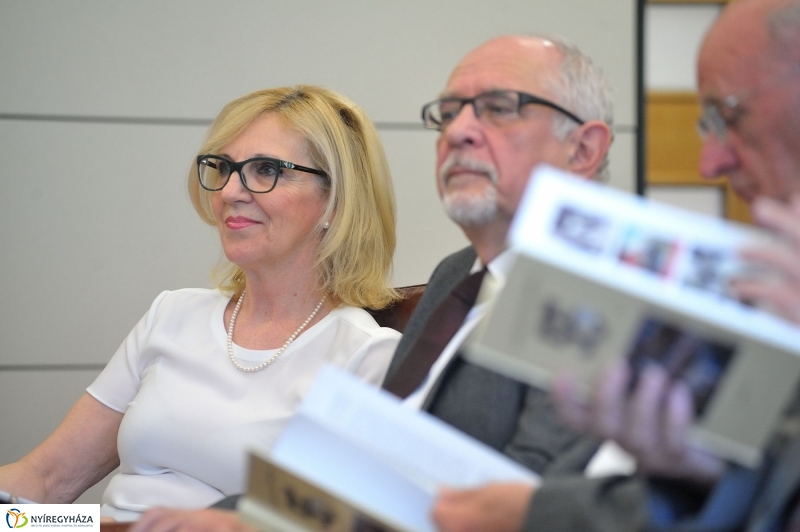 Jubileumi könyvbemutató az egyetemen - fotó Szarka Lajos