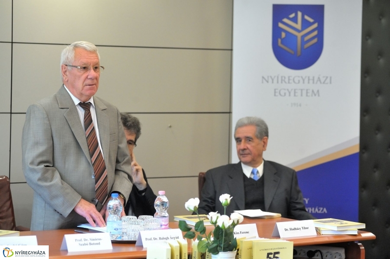Jubileumi könyvbemutató az egyetemen - fotó Szarka Lajos