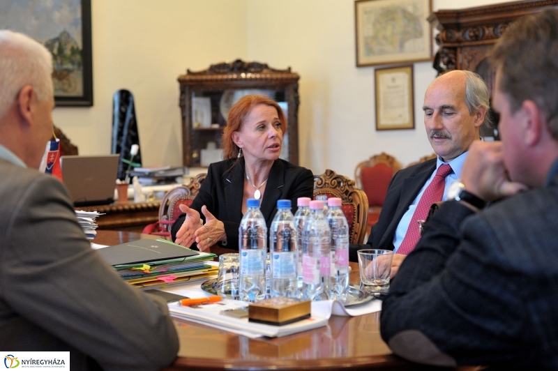 Szlovák főkonzul a Városházán - fotó Szarka Lajos