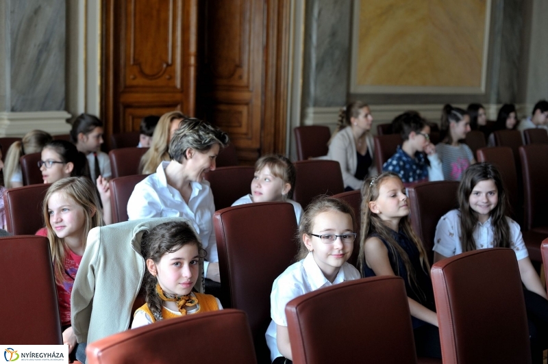 Képeslap tervek díjazottjai - fotó Szarka Lajos