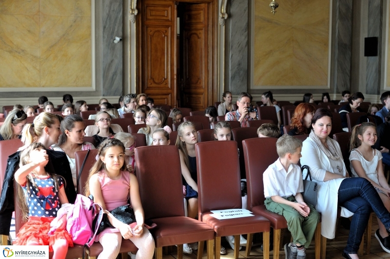 Képeslap tervek díjazottjai - fotó Szarka Lajos