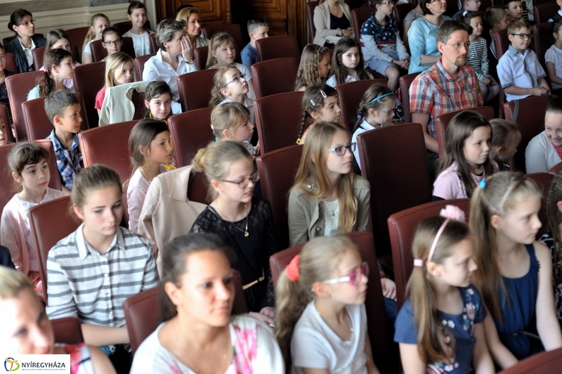 Képeslap tervek díjazottjai - fotó Szarka Lajos