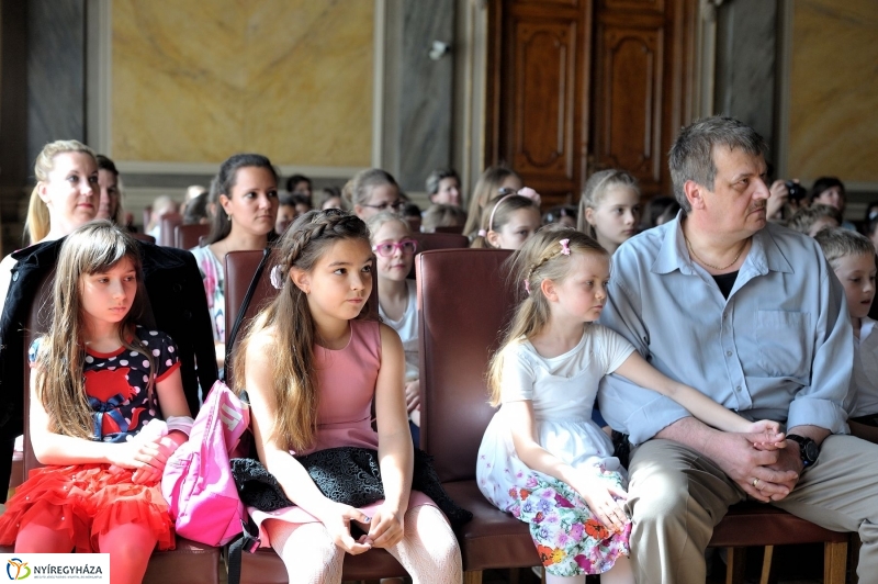 Képeslap tervek díjazottjai - fotó Szarka Lajos