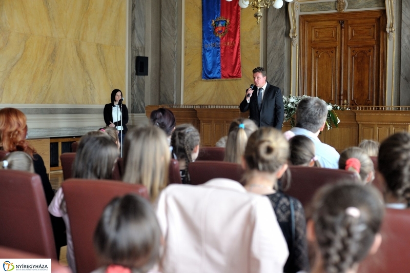 Képeslap tervek díjazottjai - fotó Szarka Lajos