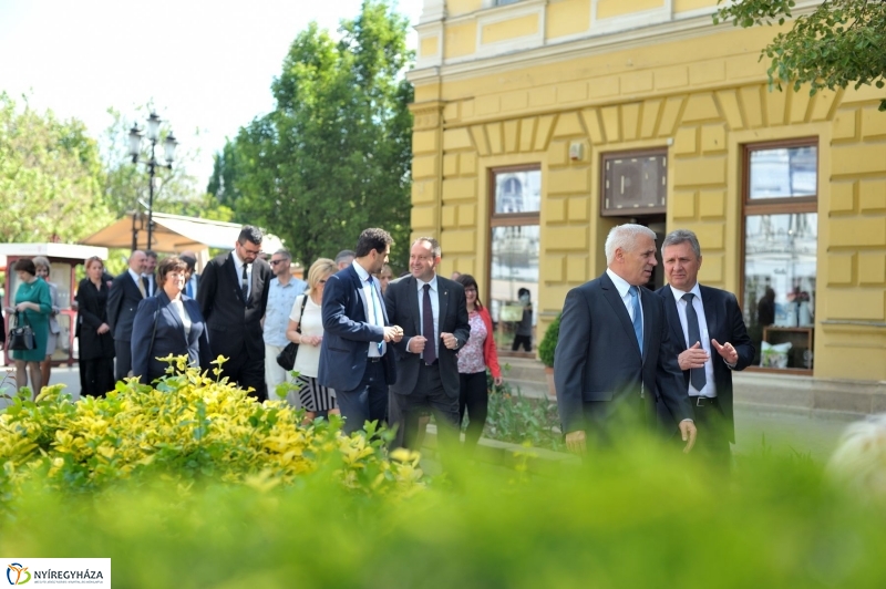 Emlékezés a Városalapító atyák szobránál - fotó Szarka Lajos