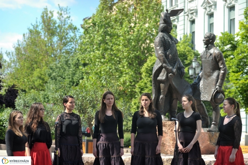 Emlékezés a Városalapító atyák szobránál - fotó Szarka Lajos