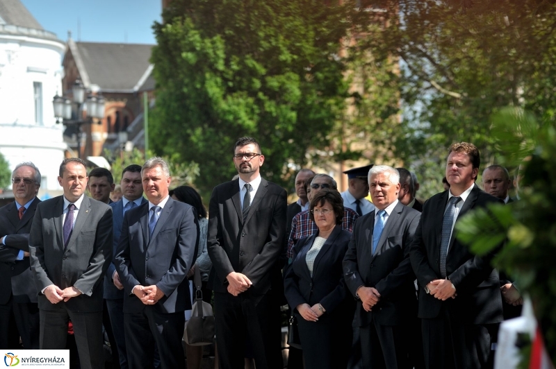 Emlékezés a Városalapító atyák szobránál - fotó Szarka Lajos