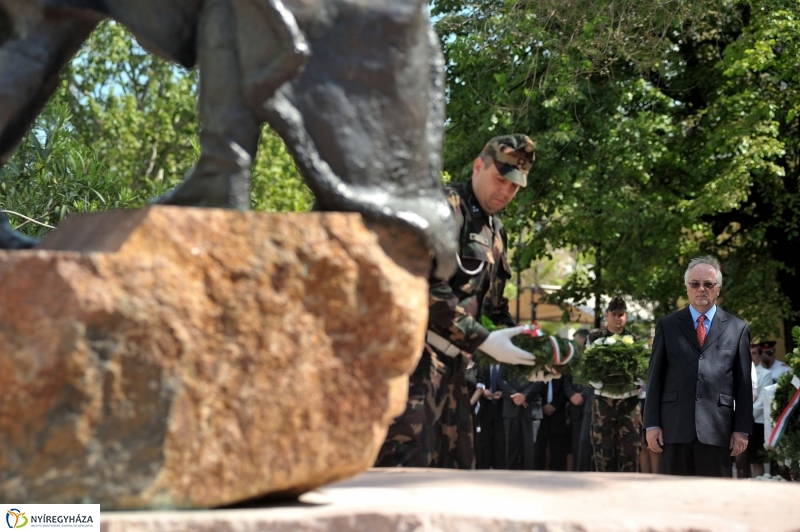 Emlékezés a Városalapító atyák szobránál - fotó Szarka Lajos