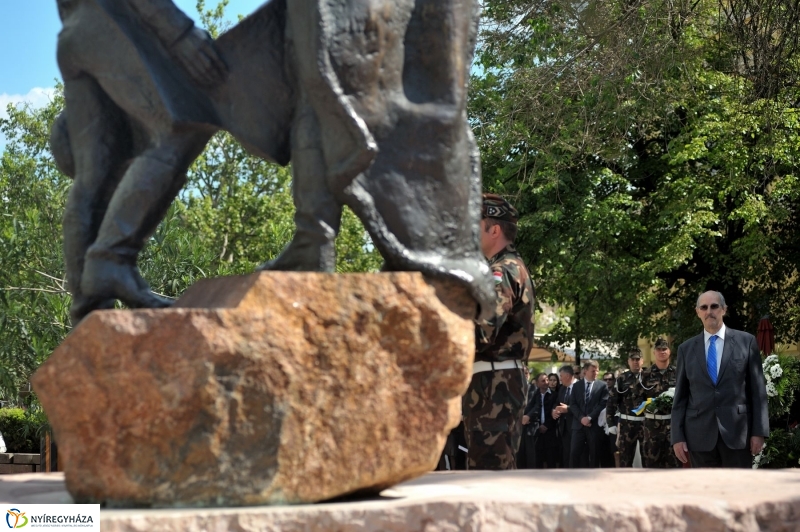 Emlékezés a Városalapító atyák szobránál - fotó Szarka Lajos