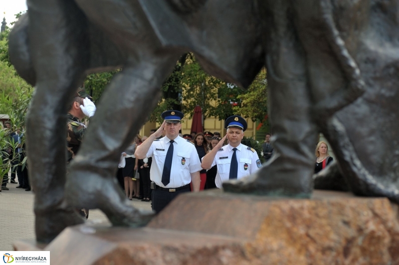 Emlékezés a Városalapító atyák szobránál - fotó Szarka Lajos