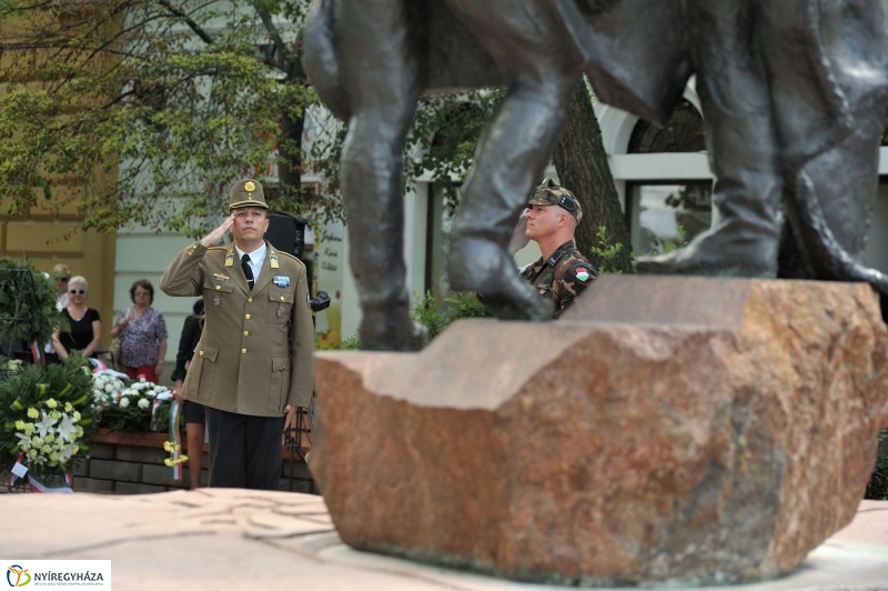 Emlékezés a Városalapító atyák szobránál - fotó Szarka Lajos