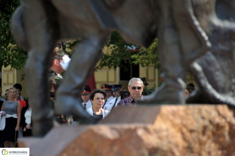 Emlékezés a Városalapító atyák szobránál - fotó Szarka Lajos