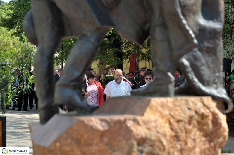 Emlékezés a Városalapító atyák szobránál - fotó Szarka Lajos