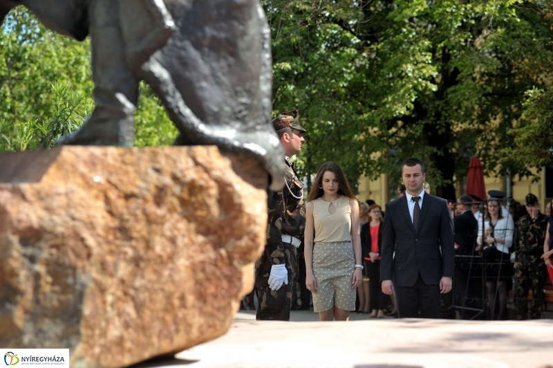 Emlékezés a Városalapító atyák szobránál - fotó Szarka Lajos