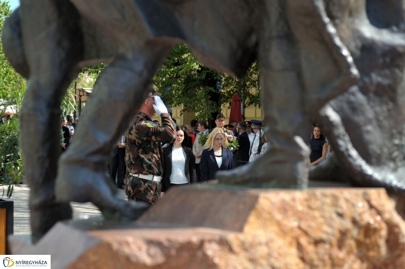 Emlékezés a Városalapító atyák szobránál - fotó Szarka Lajos