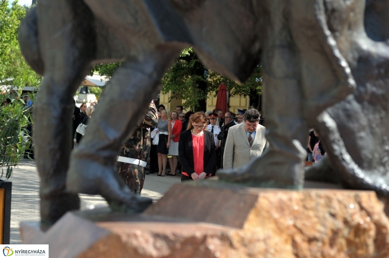 Emlékezés a Városalapító atyák szobránál - fotó Szarka Lajos