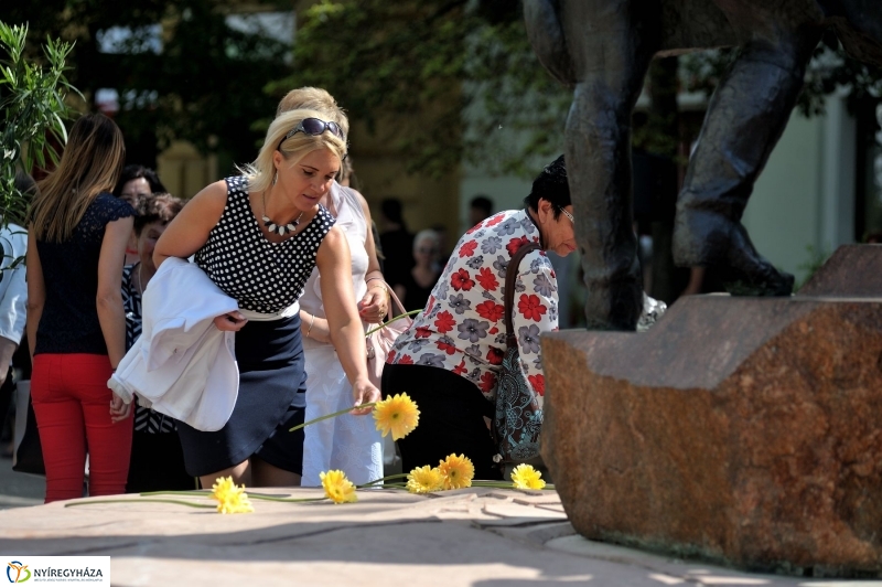 Emlékezés a Városalapító atyák szobránál - fotó Szarka Lajos