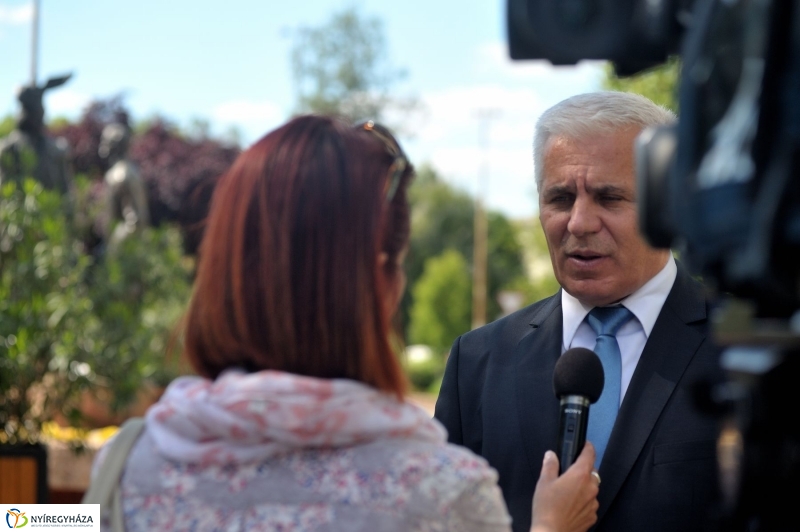 Emlékezés a Városalapító atyák szobránál - fotó Szarka Lajos