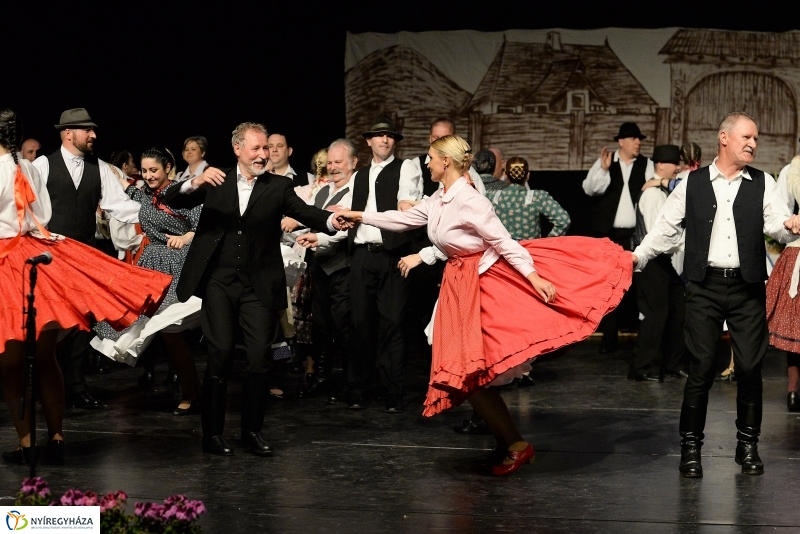 A Szabolcs Néptáncegyüttes jubileumi gálája