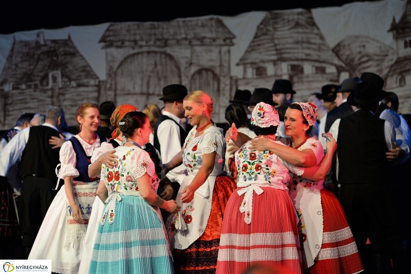 A Szabolcs Néptáncegyüttes jubileumi gálája