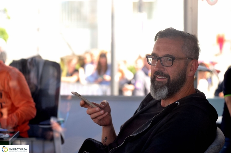 Reggeli só Nyíregyházán - fotó Szarka Lajos