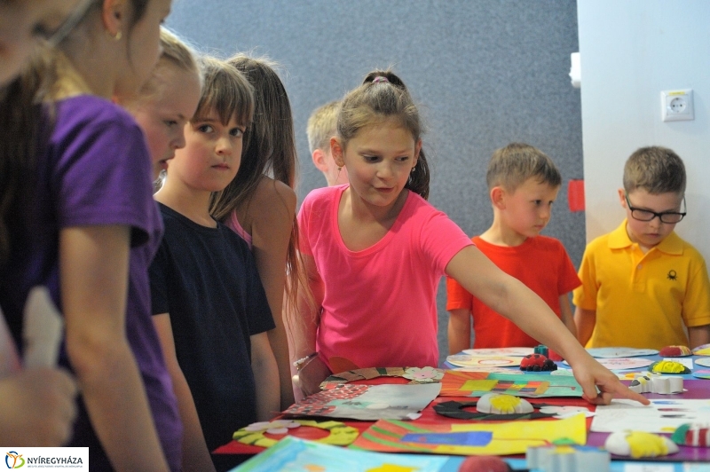 Mindenkinek becsengettek - fotó Szarka Lajos