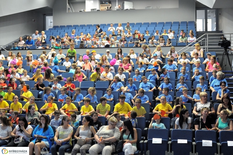 Mindenkinek becsengettek - fotó Szarka Lajos