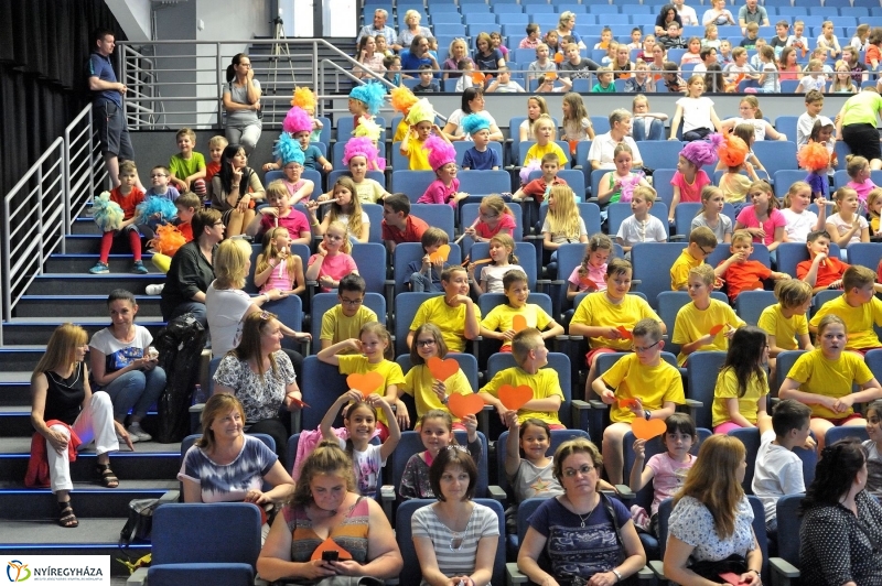 Mindenkinek becsengettek - fotó Szarka Lajos