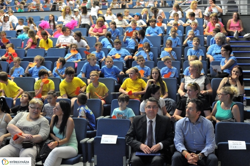 Mindenkinek becsengettek - fotó Szarka Lajos