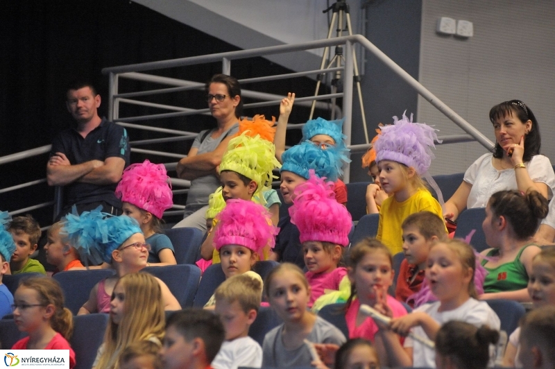 Mindenkinek becsengettek - fotó Szarka Lajos