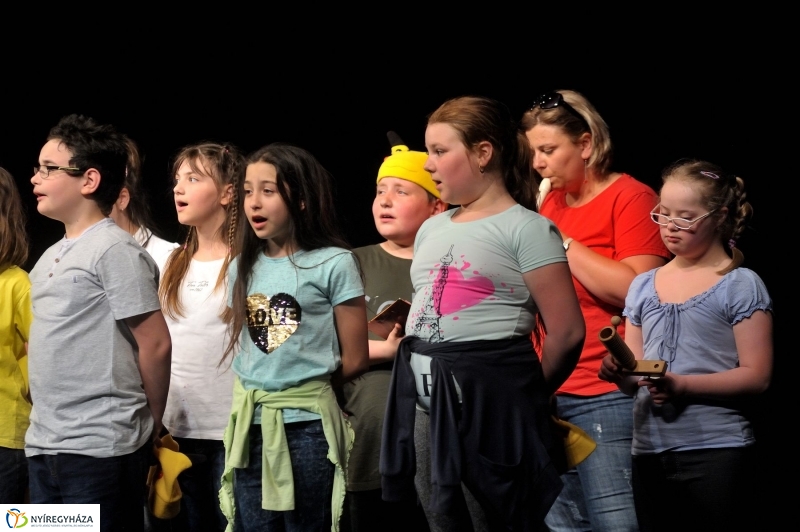 Mindenkinek becsengettek - fotó Szarka Lajos