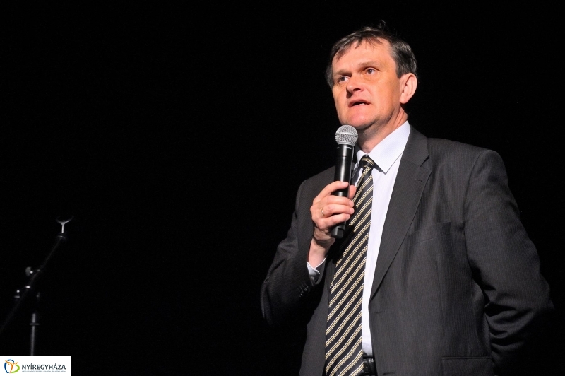 Mindenkinek becsengettek - fotó Szarka Lajos