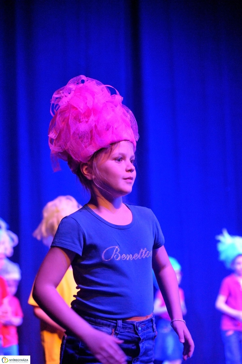 Mindenkinek becsengettek - fotó Szarka Lajos