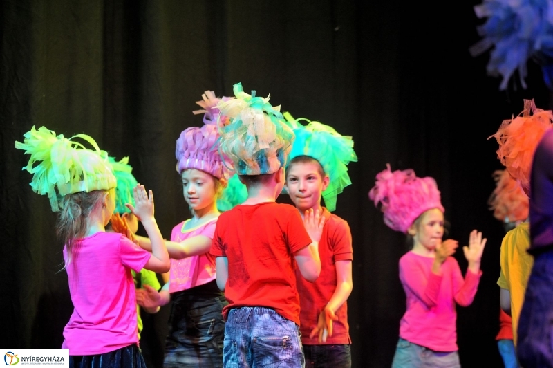 Mindenkinek becsengettek - fotó Szarka Lajos