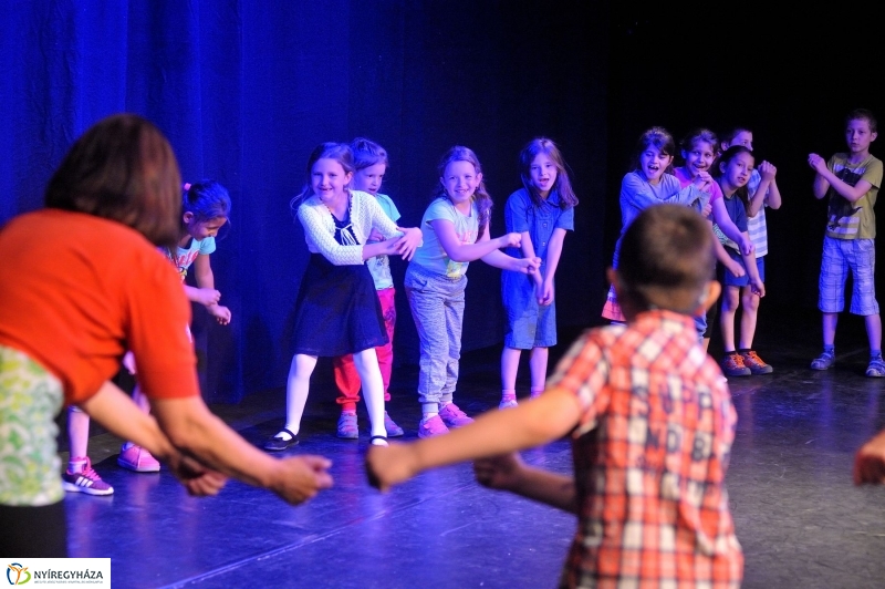 Mindenkinek becsengettek - fotó Szarka Lajos