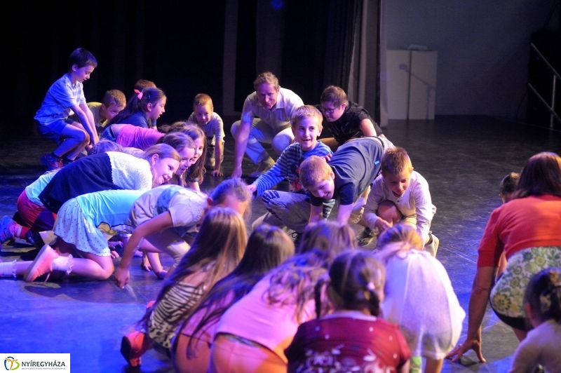 Mindenkinek becsengettek - fotó Szarka Lajos