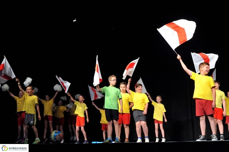 Mindenkinek becsengettek - fotó Szarka Lajos