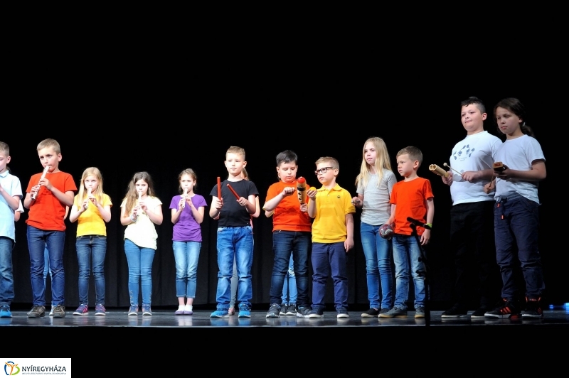 Mindenkinek becsengettek - fotó Szarka Lajos