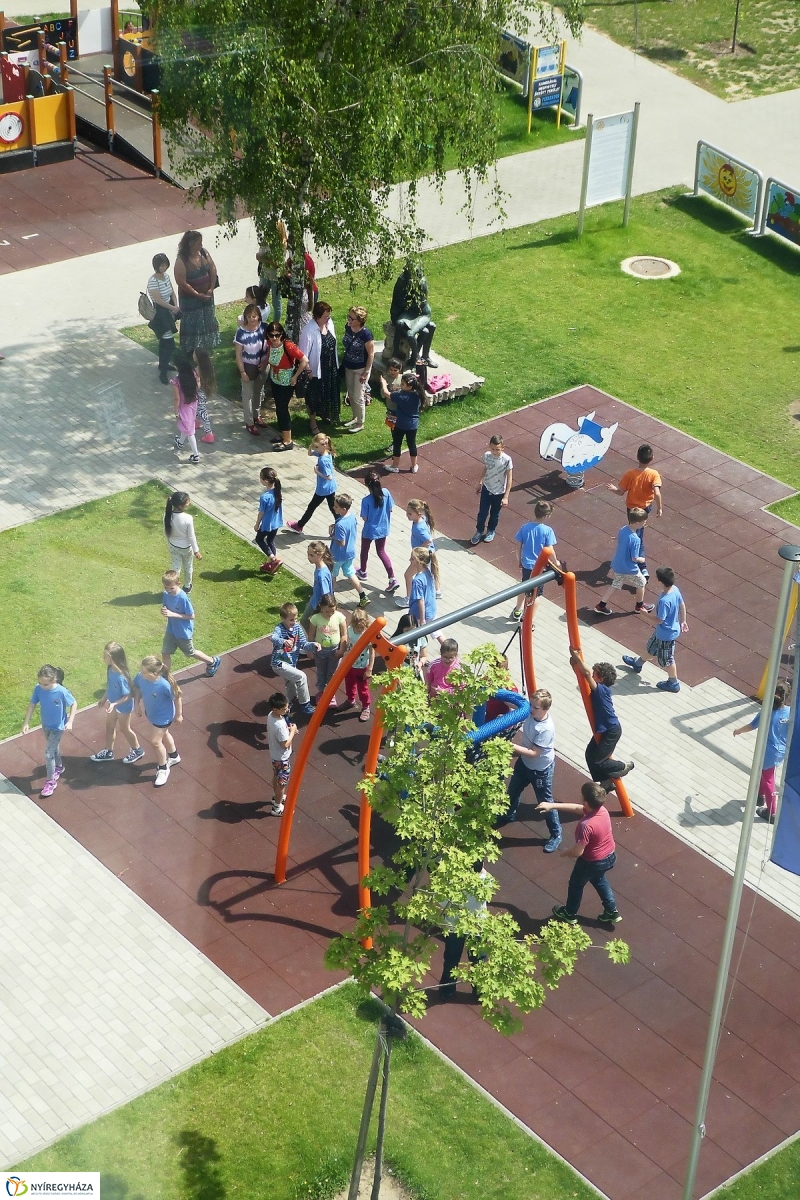 Mindenkinek becsengettek - fotó Szarka Lajos