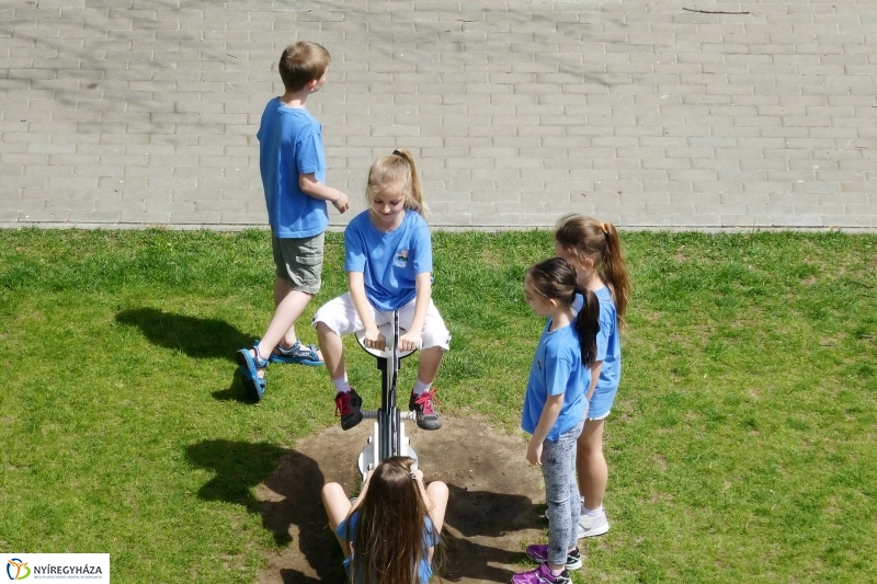 Mindenkinek becsengettek - fotó Szarka Lajos