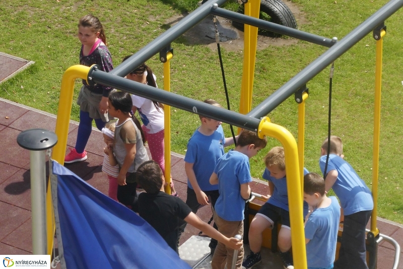 Mindenkinek becsengettek - fotó Szarka Lajos