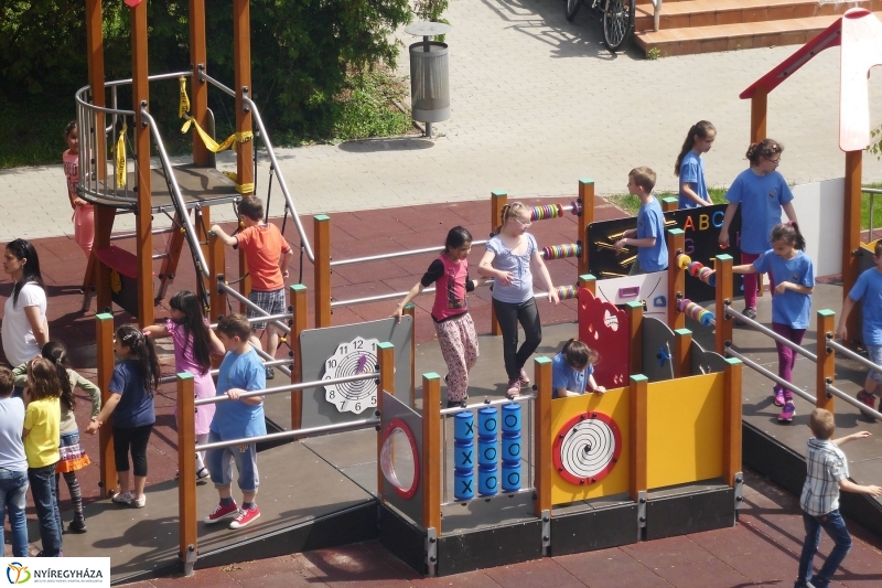 Mindenkinek becsengettek - fotó Szarka Lajos