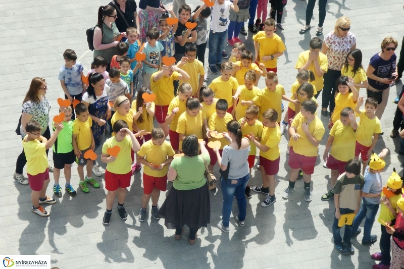 Mindenkinek becsengettek - fotó Szarka Lajos