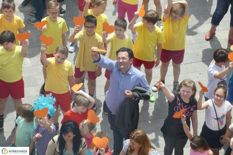 Mindenkinek becsengettek - fotó Szarka Lajos