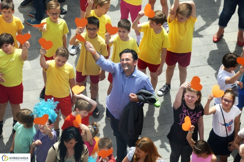 Mindenkinek becsengettek - fotó Szarka Lajos