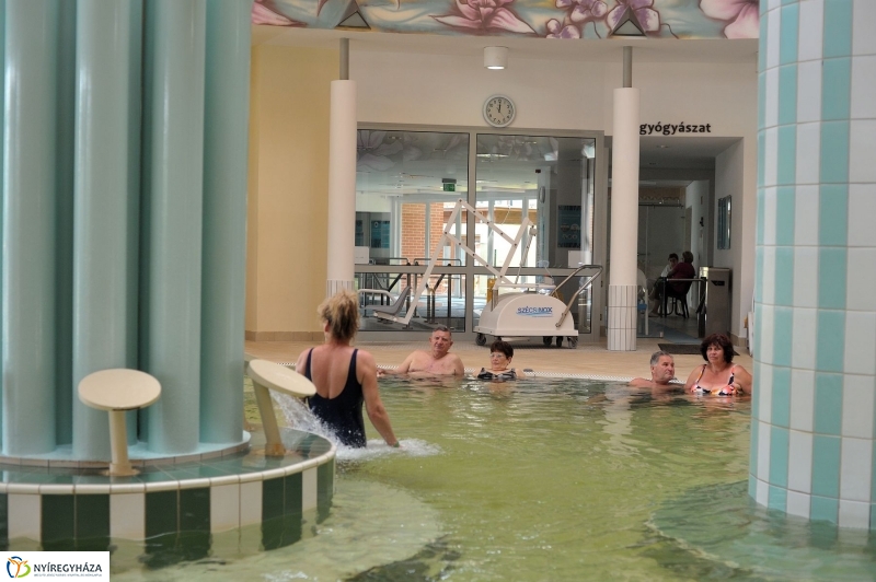 Táblaavatás az élményfürdőben - fotó Szarka Lajos