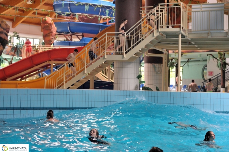 Táblaavatás az élményfürdőben - fotó Szarka Lajos